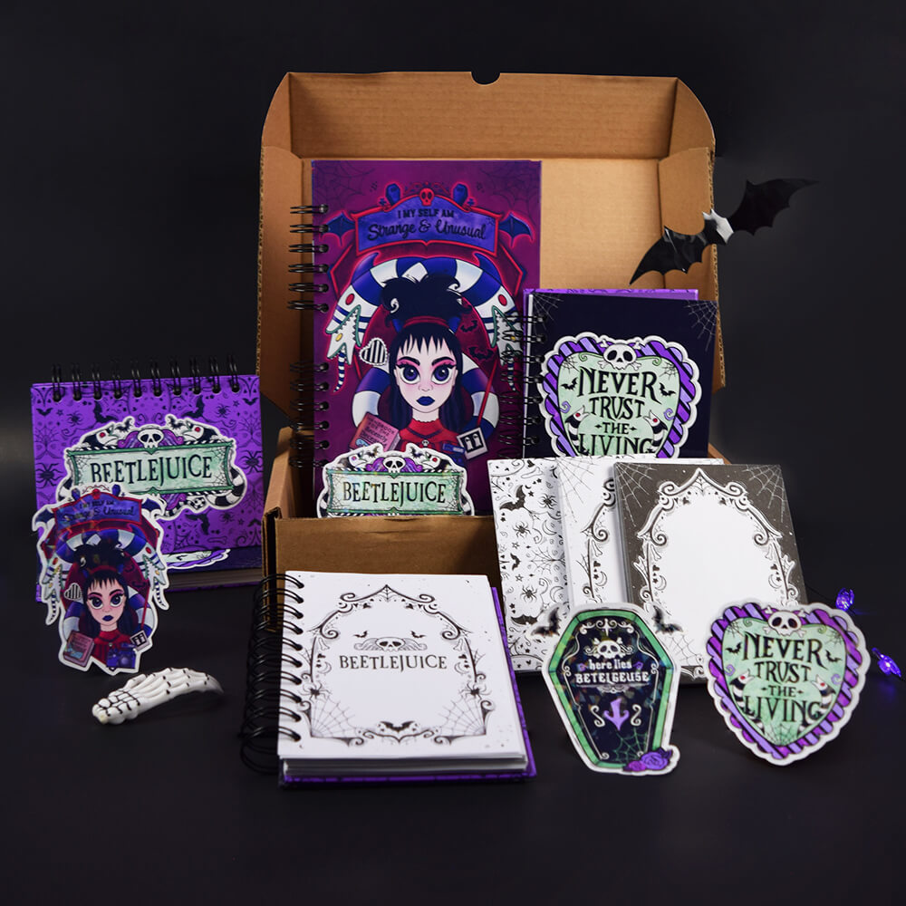 Beetlejuice Kit de Papelería. Da rienda suelta a tu creatividad con un toque macabro.