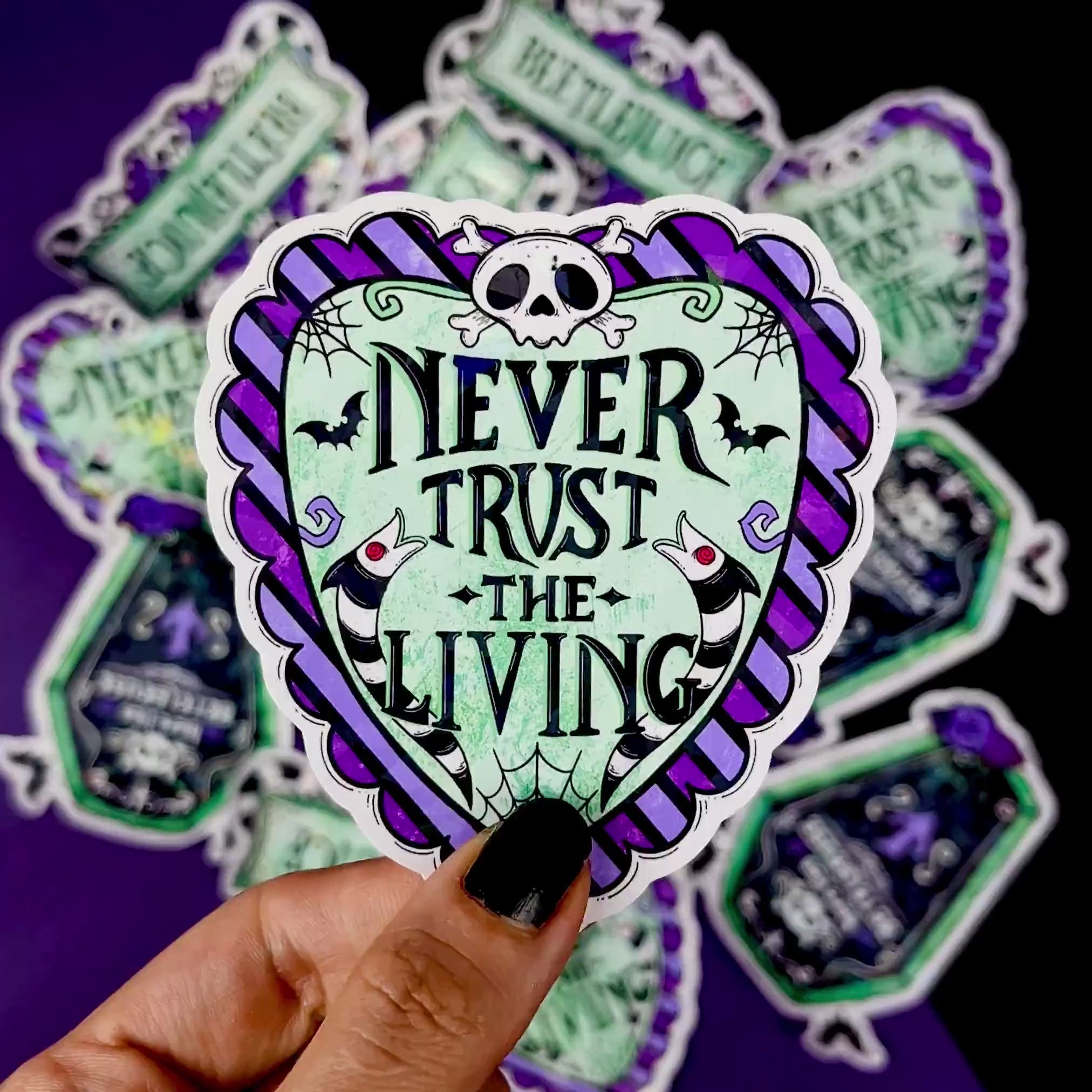 beetlejuice-sticker-holografico Never trust the living