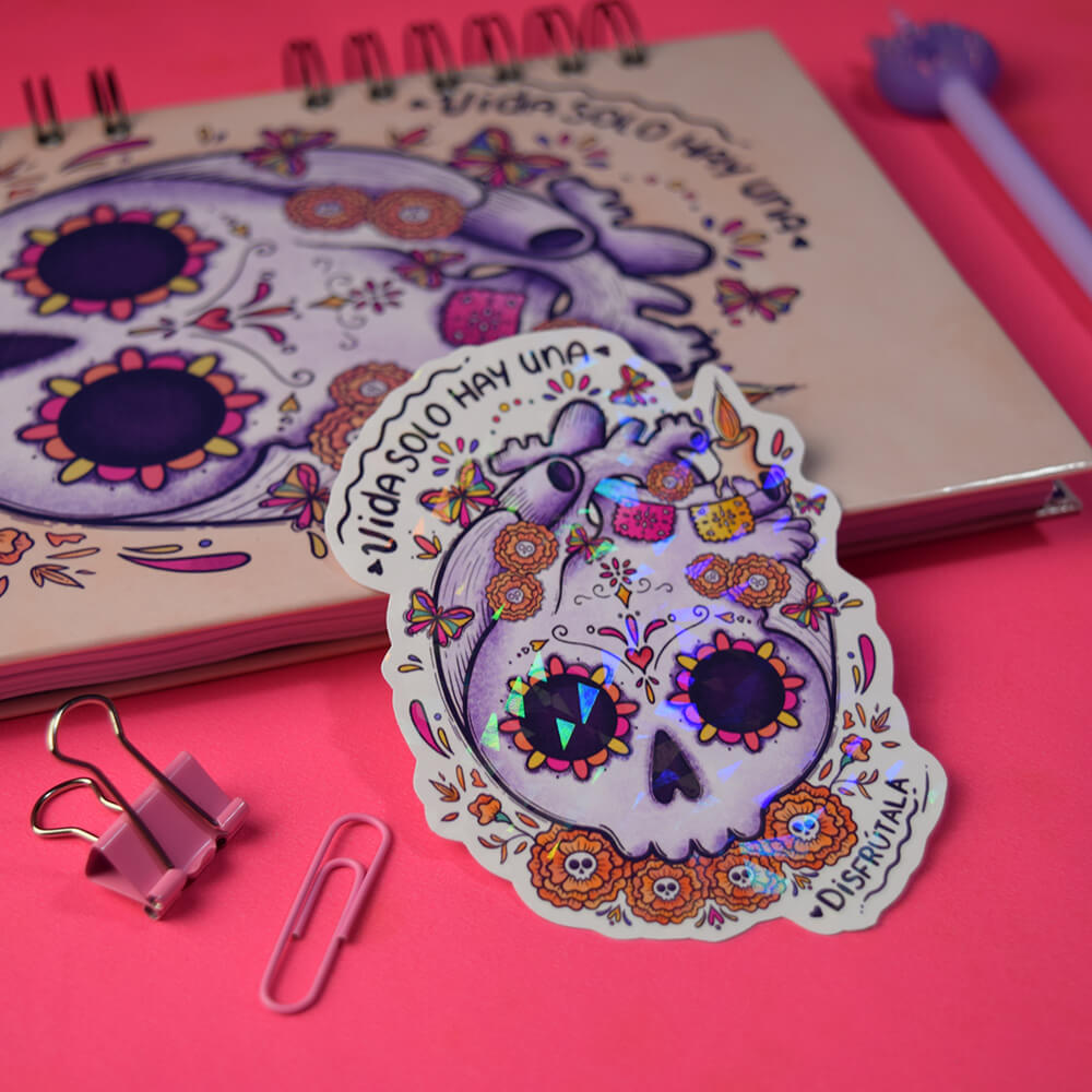 “Vida solo hay una” — Día de Muertos sticker holográfico
