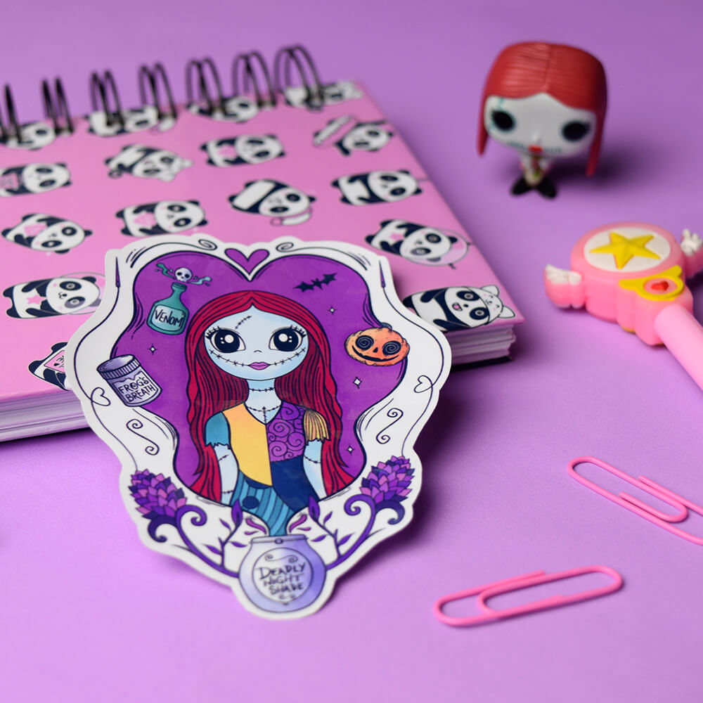 Sally the pumpkin queen sticker holográfico