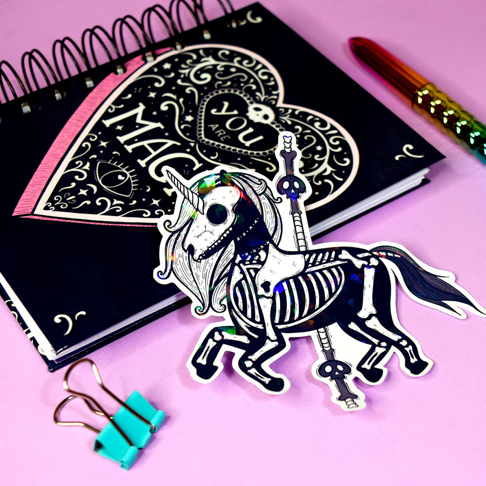 Dead horse spooky sticker holográfico
